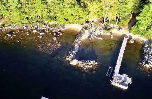 Standish Cottage | SEBAGO LAKE SHOREFRONT. MONDAY - FRIDAY RENTAL. SECLUDED BUT CLOSE TO DOWNTOWN.