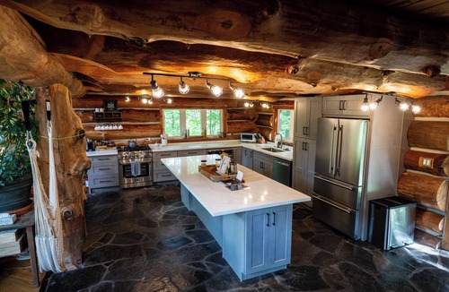 Catchacoma House | Secluded 6-Level Treehouse Retreat w/Hot Tub