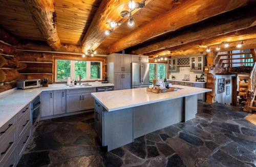 Catchacoma House | Secluded 6-Level Treehouse Retreat w/Hot Tub