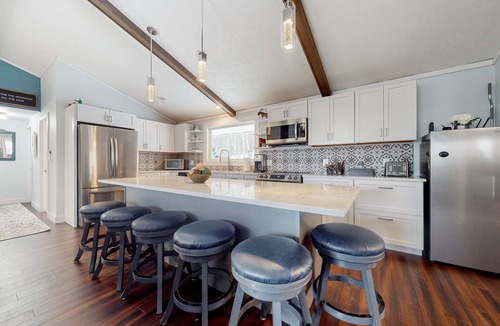 Wilmington House | Secluded dog-friendly home with two living rooms, chef's kitchen, smart TVs, W/D