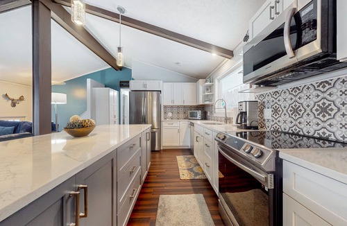 Wilmington House | Secluded dog-friendly home with two living rooms, chef's kitchen, smart TVs, W/D