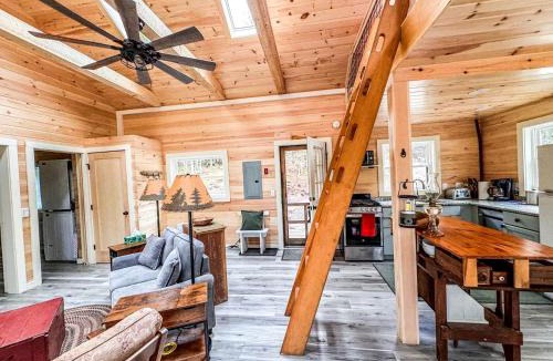 Marshfield House | Secluded, Dog-Friendly Lakefront Cabin on Pristine Lake, Maine, for Wonderfully Romantic Getaways to Nature