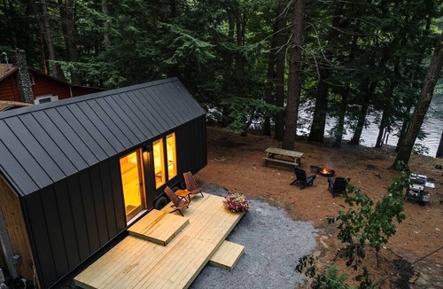 Corinth Cabin | Secluded, Dog Friendly Tiny House on the Hudson River, near Saratoga Springs