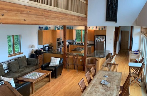 Aquinnah House | SECLUDED FAMILY HOUSE IN AQUINNAH OVERLOOKING THE VINEYARD SOUND