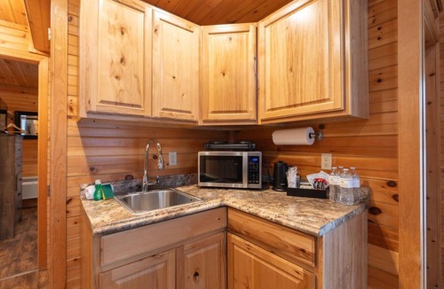 Bethlehem Cabin | Secluded Mountain View Family Cabin