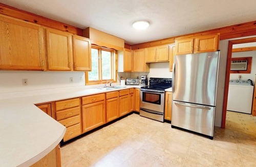 Hiram House | Secluded riverfront property with fast WiFi, kayak & wood stove - dog-friendly
