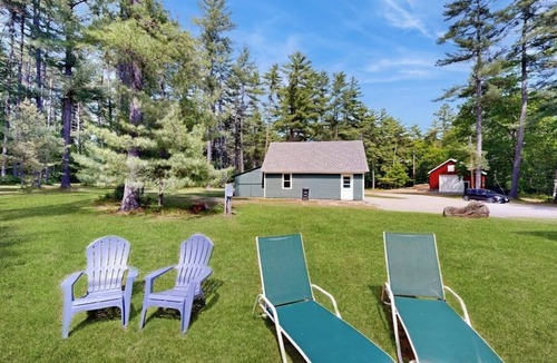 Hiram House | Secluded riverfront property with fast WiFi, kayak & wood stove - dog-friendly
