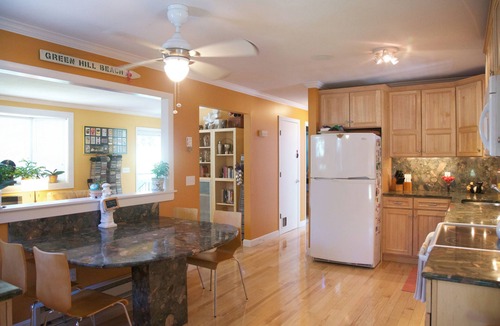 Green Hill House | Secure Your Monthly Rental! Charming Cape in Green Hill 1.4 miles to Ocean/Beach