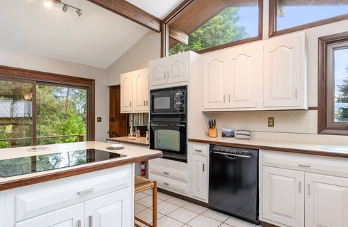 Geneva House | Seneca Wine Trail Retreat | Pool | Hot Tub | Pets
