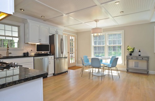 Lakeside House | "Senff 5BR" 2 Hrs NYC, Best Town, Restaurants, Shops, PoshPadsCT, HotTub, Skiing