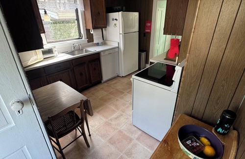Oak Bluffs Cottage | September Weeks 2026 Available! 6 Beds! Walk to Beach, Ferry, Ocean Park and OB!