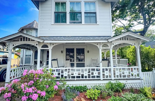 Oak Bluffs Cottage | September Weeks 2026 Available! 6 Beds! Walk to Beach, Ferry, Ocean Park and OB!