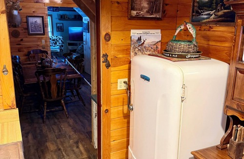 Shinglehouse Cabin | Serene Cabin Retreat on 82 private acres. Pet friendly