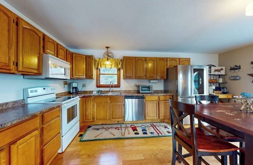 Jay House | Serene dog-friendly nature retreat with large deck - near skiing, hiking & golf