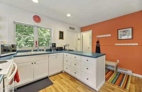 Sherwood Forest Cottage | Serene Lakefront Retreat in the Berkshires!