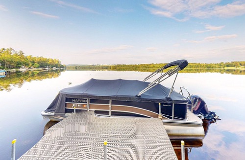 Poland House | Serene Lakeside Retreat with Endless Amenities