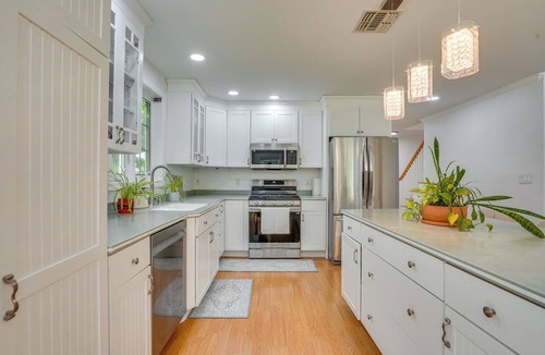 Shirley House | Serene & Sleek Family Retreat w/Office in Shirley