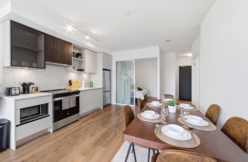 Oakville Condo | Serene Stays - Oakville (3 Beds, 2 Baths, 1 Parking)
