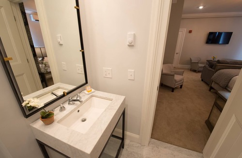 Historic Hill Bed & Breakfast | Serenity Inn Newport