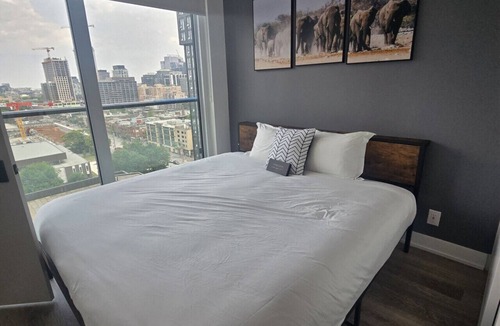Downtown Toronto Apartment | Serviced 2 Bedroom Apartment in Toronto | Elm-Ledbury Building