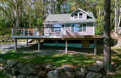 Cushing House | Settlers Cottage, cute Maine home with water views