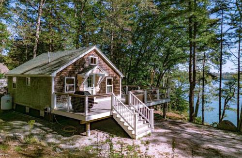 Cushing House | Settlers Cottage, cute Maine home with water views