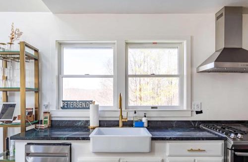 Town of Colchester House | Seventeen Pines - Chic Catskills Cabin with Fireplace & Loft on 17 Acres