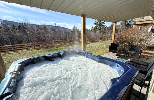 Carroll House | SH4 Bretton Woods condo with Hot Tub next to skiing and Mt Washington Hotel ski slopes views