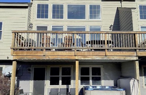 Carroll House | SH4 Bretton Woods condo with Hot Tub next to skiing and Mt Washington Hotel ski slopes views