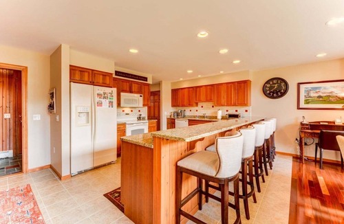 Bretton Woods Villa | SH4 Bretton Woods Condo With Hot Tub, Next to Skiing and Mt Washington Hotel, ski Slopes Views!