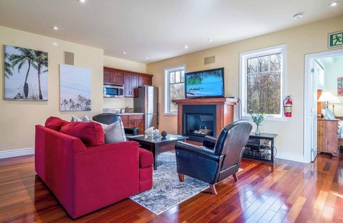 Craigleith Ski Chalet | Shale Beach House - 5 minutes drive to Blue Mountain Village!