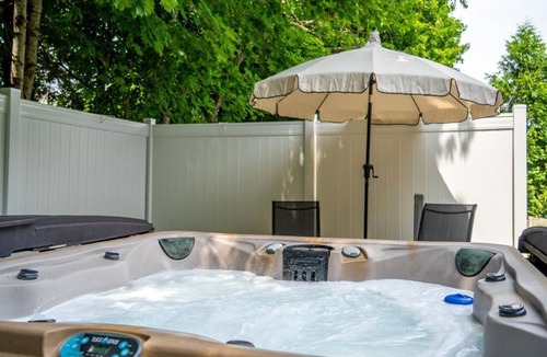 Wells House | Shamrock by the Sea Hot Tub Arcade Basketball Court & Beach Fun