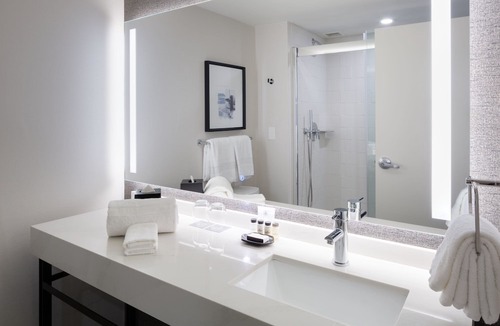 Windsor Locks Hotel | Sheraton Hartford Hotel at Bradley Airport