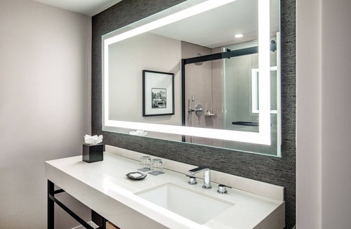 Portsmouth Hotel | Sheraton Portsmouth Harborside Hotel