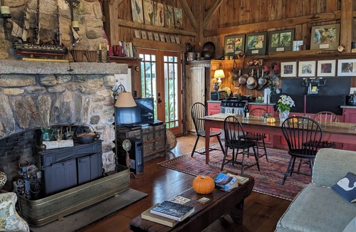 Blue Hill House | Shipbuilder's home - COMPLETELY surrounded by water: 2 docks for access