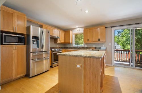 Rye House | Shoals View Escape Ocean Views Dog-Friendly