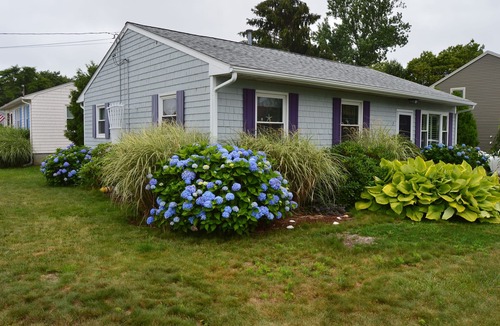 Narragansett House | Shore Beats Work! Charming Cottage in Scarborough Beach Area with Central A/C!