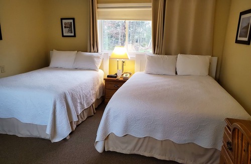 Dryden Hotel | Shorefront Wilson Lake Inn: kayaks, canoes & lakeview rooms in Wilton, ME