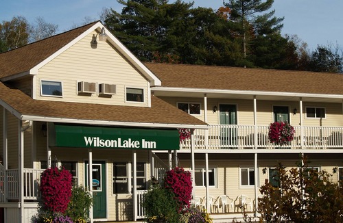 Dryden Apartment | Shorefront Wilson Lake Inn in Wilton, Maine – Cozy Rooms, Kayaks & Canoes