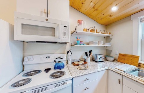 Kennebunk Condo | Shorelands, Unit 44-3 | Condo in Kennebunk with pool and playground access
