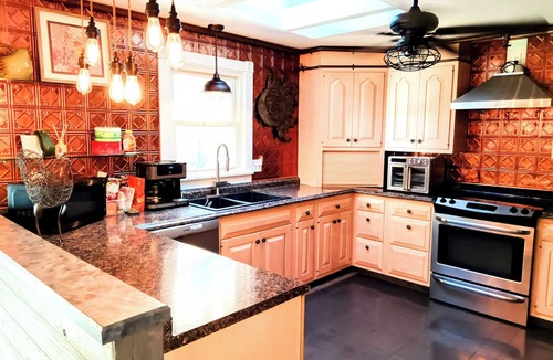 Niantic House | Shoreline home a mile from the beach fun for all seasons.