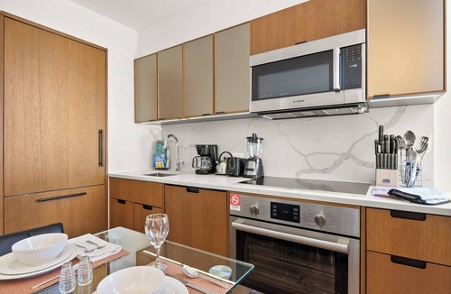 Sutton Place Apartment | Short Walk to Park Ave 1BR | near Grand Central