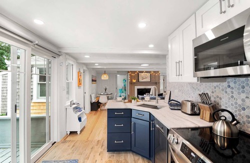 North Eastham House | Short Walk to Private Association Beach!
