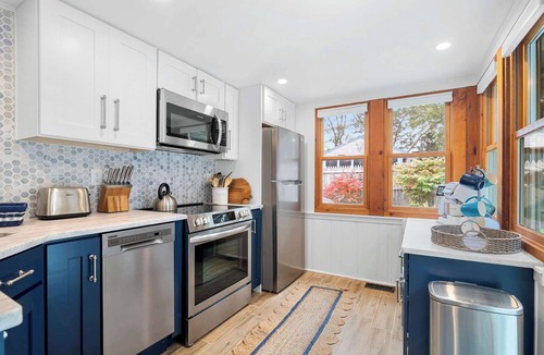 North Eastham House | Short Walk to Private Association Beach!