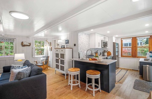 North Eastham House | Short Walk to Private Association Beach!