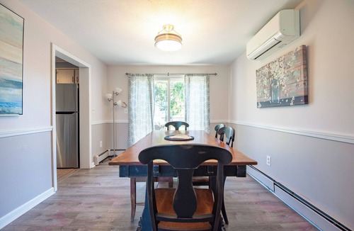 Eastward Look House | Short walk to Scarborough Beach! Immaculate with A/C