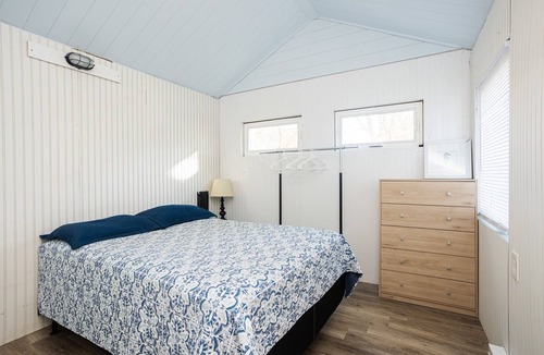 York Beach Cottage | Short walk to Short Sands and Long Sands Beaches! Affordable vacation in York!