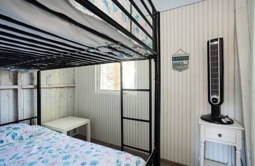 York Beach Cottage | Short walk to Short Sands and Long Sands Beaches! Affordable vacation in York!