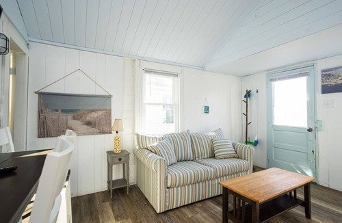 York Beach Cottage | Short walk to Short Sands and Long Sands Beaches! Affordable vacation in York!