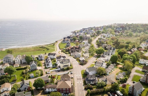 York Beach Cottage | Short walk to Short Sands and Long Sands Beaches! Affordable vacation in York!